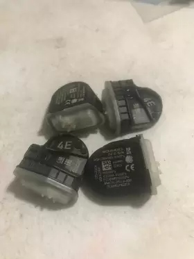 13540606 CHEVY Set Tire Pressure Sensor Tpms Blazer
