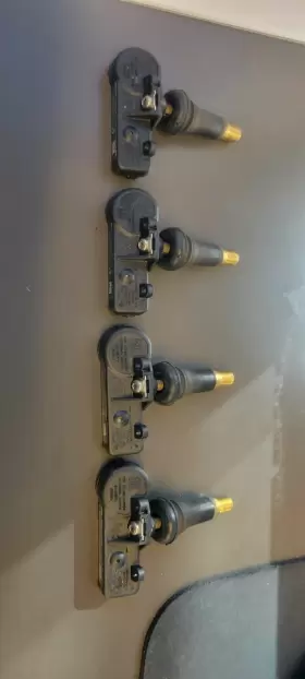 13528563 GM SENSOR Tire Pressure Sensors Tpms 2500 Silverado