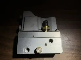 676485 SPICER Tire Pressure Regulating Valve #2